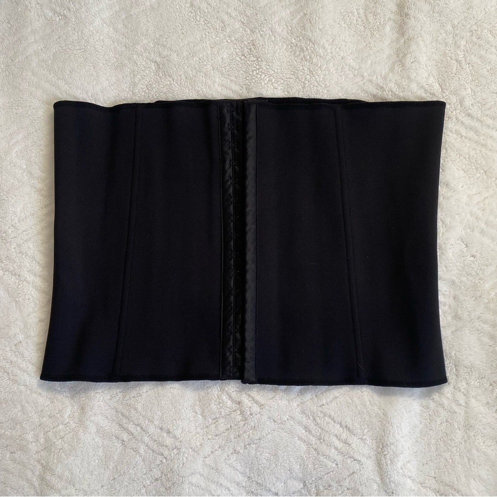 Skims.black waist trainer. 3x